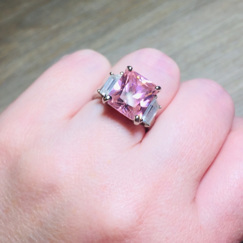 SALE🎈Beautiful BIG Light Pink Stone W/ Baguette